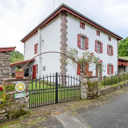 Etxaluzenea Holiday home *